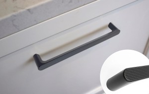 Orlando N2- ryflowany uchwyt do mebli czarny mat 160mm