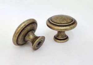 Enzo 09- gałka meblowa stary mosiądz 30mm