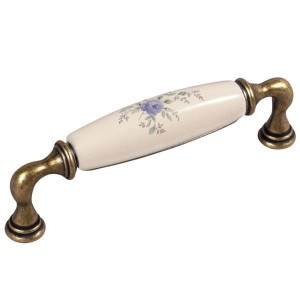 Decorani 09.2C - ceramiczny uchwyt z kremową porcelaną z kwiatem na 128 mm