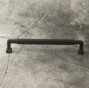 Uchwyt meblowy czarny mat 160mm- Etnos N4