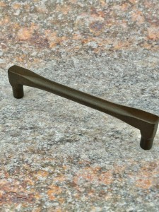 Uchwyt do mebli brąz patynowany na 128 mm-  Nero C9 