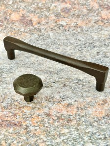Uchwyt do mebli  mosiądz patynowany 96 mm- Nero C9 