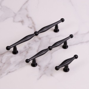 Czarny uchwyt do mebli 96 mm- Oro Classicio N4 
