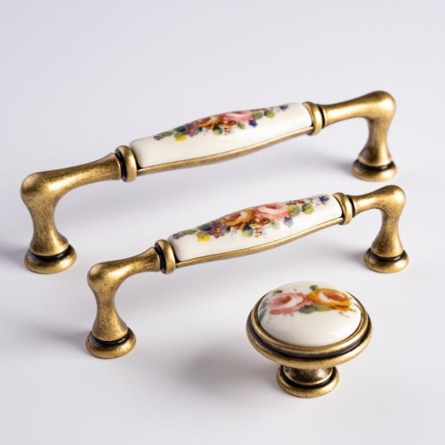 złoty uchwyt porcelanowy