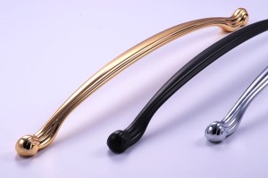 Złoty uchwyt do mebli 288/320 mm- Barocca GP 