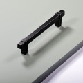 klasyczny czarny uchwyt reling 128 mm.jpg
