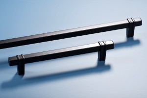 Czarny uchwyt relingowy 256 mm- Linee N4 