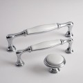 uchwyt porcelanowy chromowany 128mm