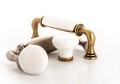 Decorani- stary mosiądz z białą porcelaną uchwyty.jpg