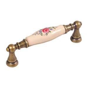 Flora 09 -  stary mosiądz z jasno kremową porcelaną uchwyt do mebli 96mm