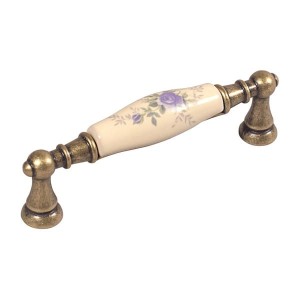 Flora 09 -  stary mosiądz z jasno kremową porcelaną uchwyt do mebli 96mm