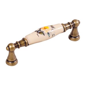 Flora 09 -  stary mosiądz z jasno kremową porcelaną uchwyt do mebli 96mm